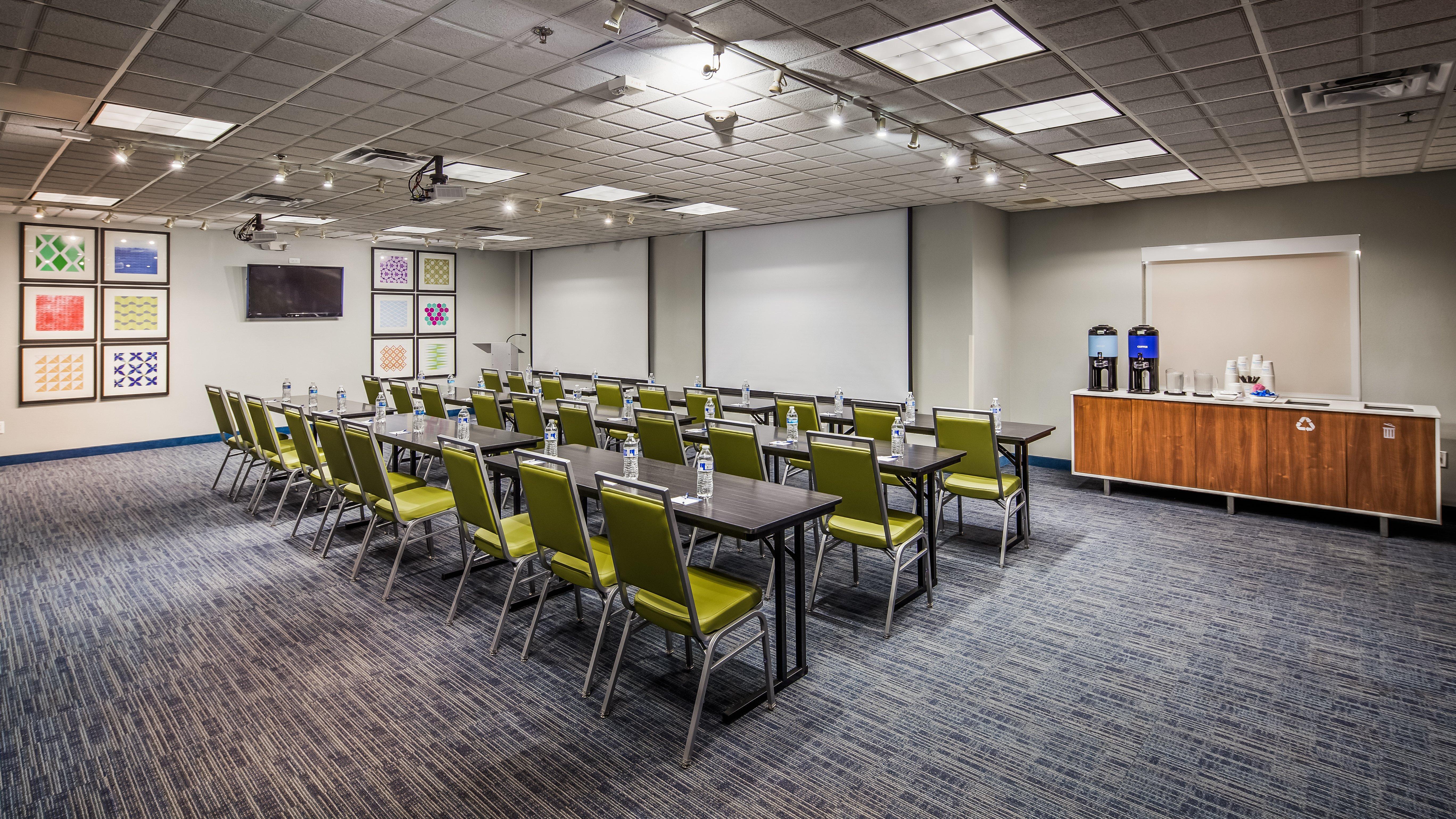 Holiday Inn Express & Suites Detroit - Farmington Hills By Ihg Northville Exterior foto
